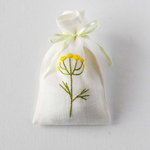 Sachet parfumé avec broderie florale jaune