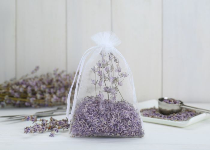 Bustine profumate con fiori di lavanda essiccati
