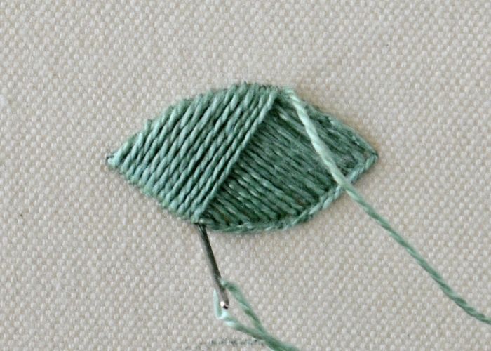Broderie matelassée au point de satin - étape finale8