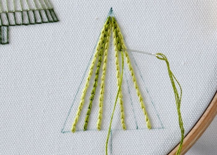 Cómo bordar el árbol de Navidad Paso 21