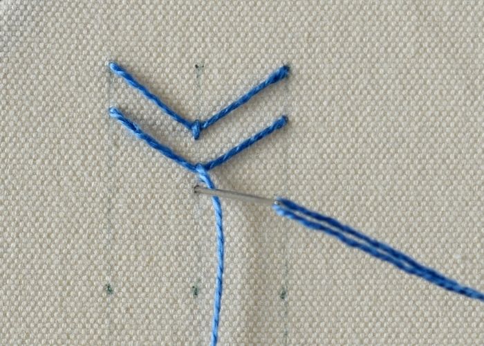 Broderie au point de mouche bicolore Étape 2