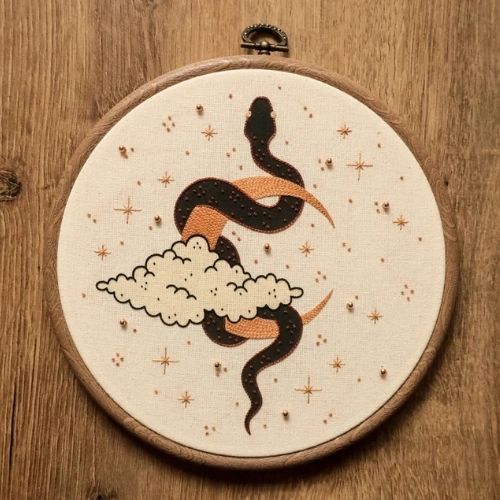 Himmlische Schlange Hand Stickmuster entworfen von ALIFERA auf Etsy